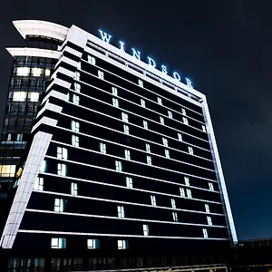 5* מלון Windsor & Convention Center